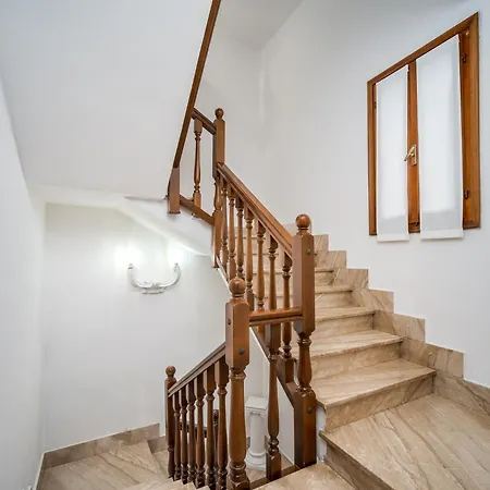 J-guest House Konukevi 3*