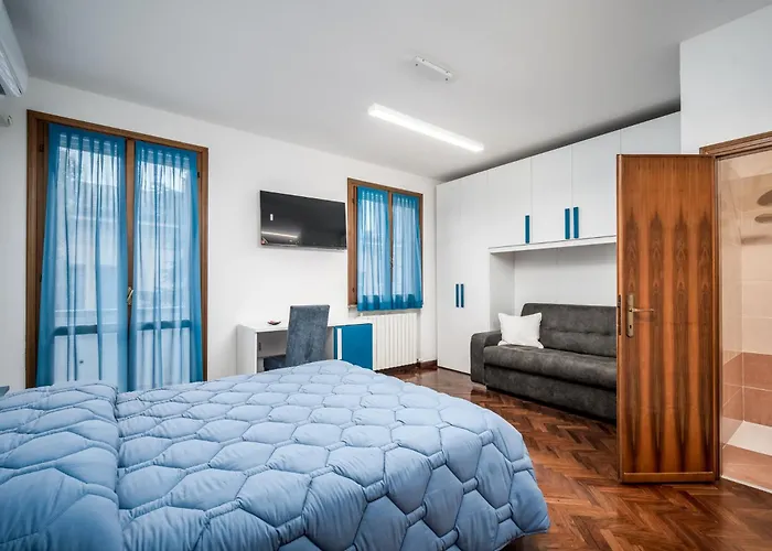 J-guest House Affittacamere